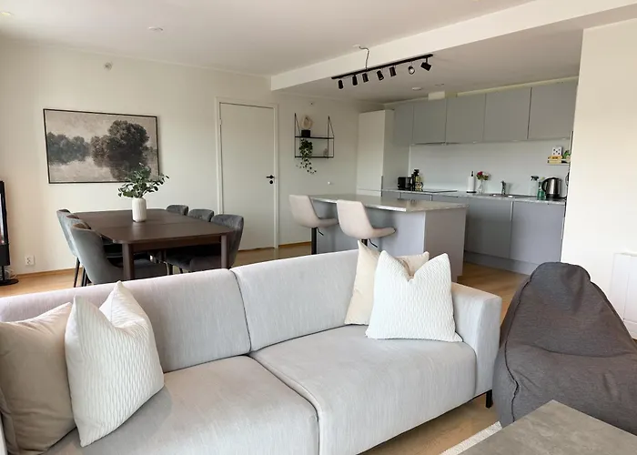 Large Luxurious With Private Terrace And Parking 아파트