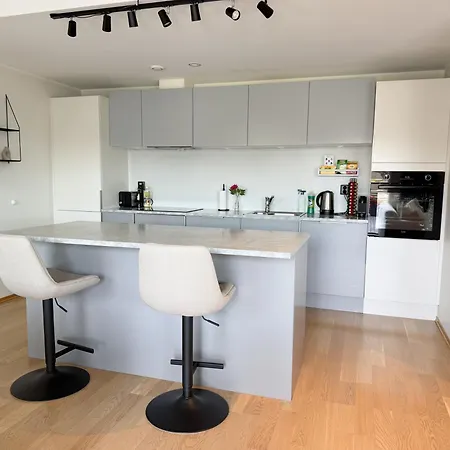 דירה Large Luxurious With Private Terrace And Parking *