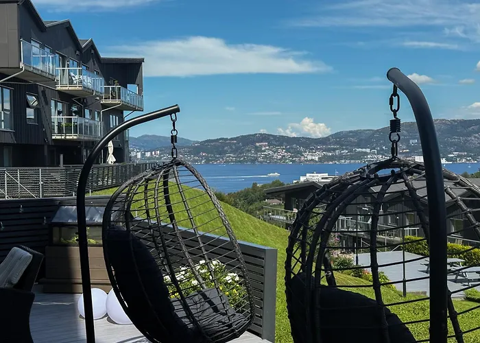 Large Luxurious With Private Terrace And Parking Lejlighed Bergen