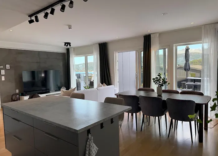 Lejlighed Large Luxurious With Private Terrace And Parking